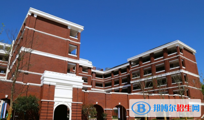 宜昌龍盤湖國(guó)際學(xué)校初中部2020年招生簡(jiǎn)章