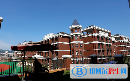 宜昌龍盤湖國際學(xué)校初中部2020年招生辦聯(lián)系電話