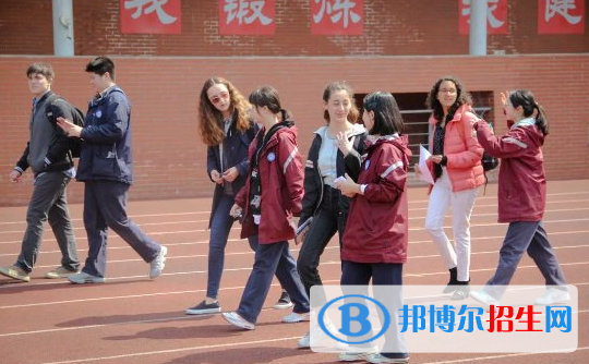 西部地區(qū)最強(qiáng)國(guó)際高中第一校、中國(guó)國(guó)際學(xué)校TOP35、成都七中國(guó)際部連續(xù)上榜!