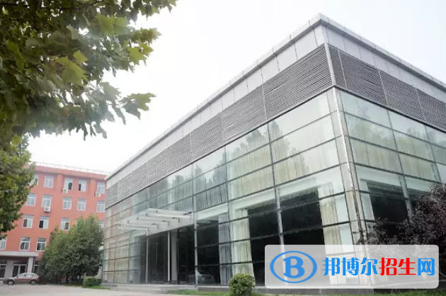 北京新府學(xué)外國語學(xué)校初中部2020年招生辦聯(lián)系電話