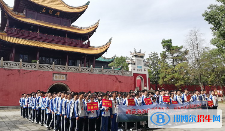 北京拔萃雙語學(xué)校初中部2020年招生辦聯(lián)系電話