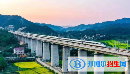 襄陽(yáng)2020年讀鐵路學(xué)校讀什么專業(yè)好