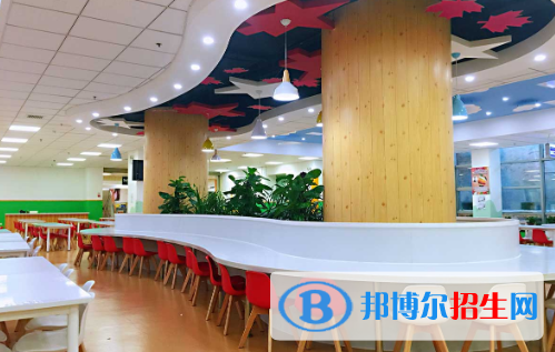 北京加拿大國際學校初中部2020年招生辦聯(lián)系電話