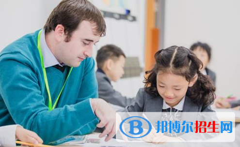 成都青苗國際雙語學(xué)校初中部2020年學(xué)費、收費多少