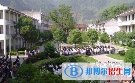  渭南美原中學地址在哪里