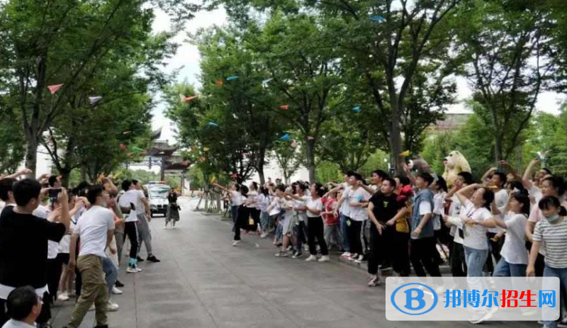 南昌現(xiàn)代外國(guó)語(yǔ)學(xué)校小學(xué)部2020年招生辦聯(lián)系電話(huà)
