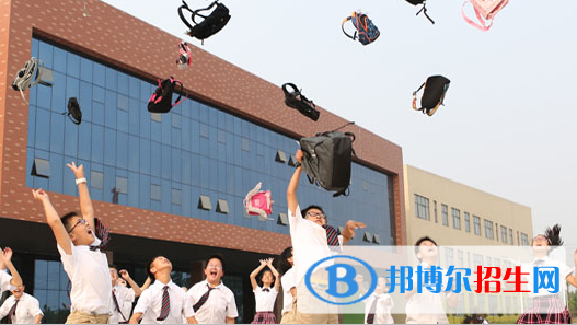 河南師大附中雙語國際學(xué)校小學(xué)部2020年報名條件、招生要求、招生對象