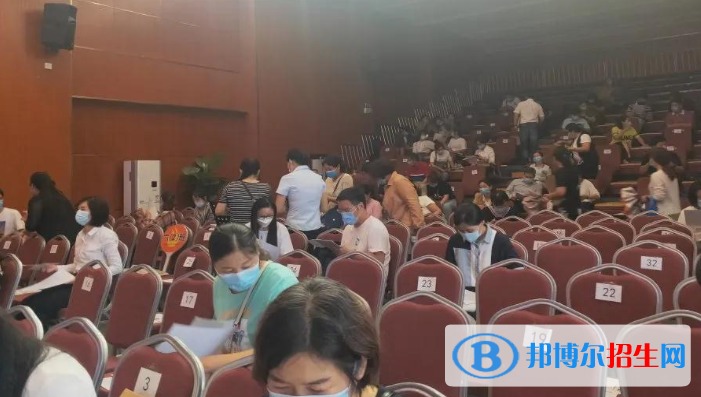 河南實驗學(xué)校英才國際小學(xué)2020年招生辦聯(lián)系電話