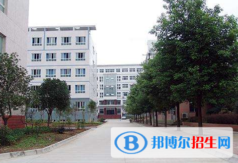 西鄉(xiāng)縣第一中學(xué)2020年招生辦聯(lián)系電話(huà)