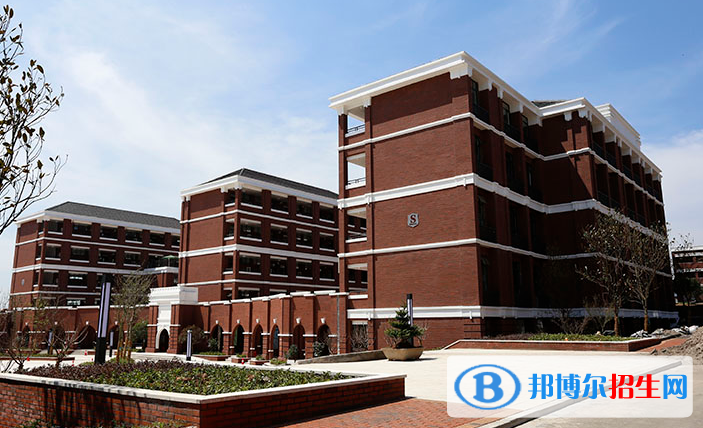 宜昌龍盤湖國際學(xué)校小學(xué)部網(wǎng)站網(wǎng)址