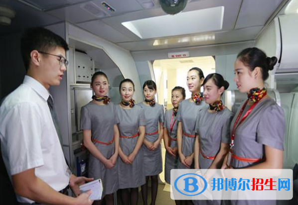 湖北2020年航空服務(wù)學(xué)校里面都有哪些專業(yè)