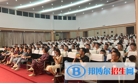 江蘇啟東中學2020年招生辦聯(lián)系電話