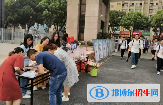 江蘇丹陽高級(jí)中學(xué)2021年招生辦聯(lián)系電話