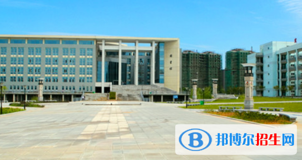 安慶醫(yī)藥高等專科學(xué)校地址在哪里