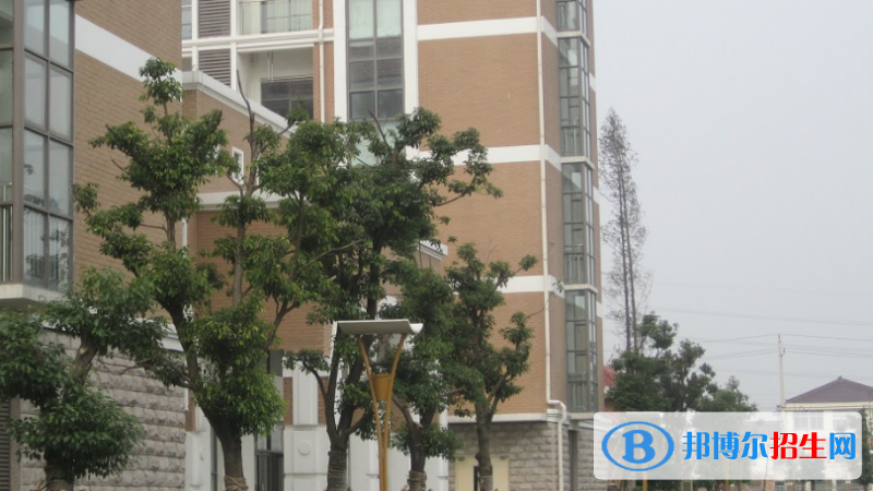 江蘇宜興中學(xué)2021年招生辦聯(lián)系電話(huà)