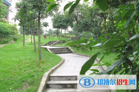 重慶市開縣巨龍中等職業(yè)技術學校怎么樣、好不好