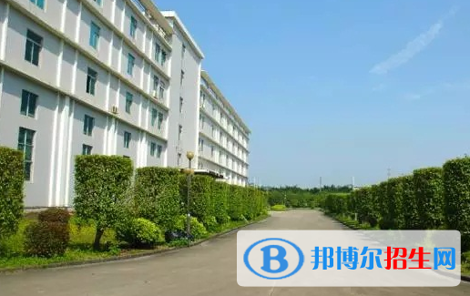 珠海工貿(mào)技工學(xué)校2021年招生辦聯(lián)系電話