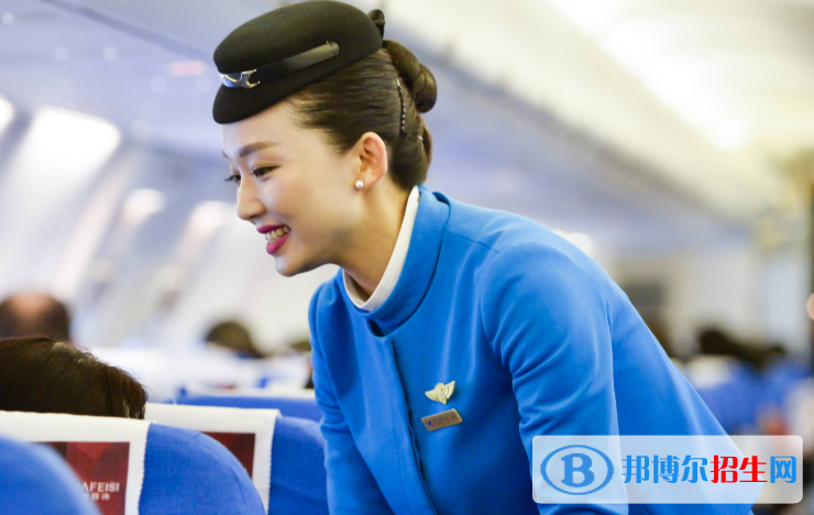 武漢2021年適合男生的航空服務(wù)學(xué)校