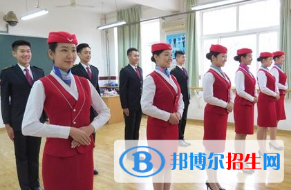 武漢2021年男生讀航空服務學校學什么好