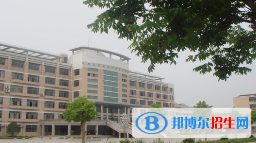 定遠(yuǎn)化工學(xué)校2021年報(bào)名條件、招生要求、招生對(duì)象