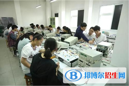 貴州2021年有哪些大專(zhuān)學(xué)校有計(jì)算機(jī)學(xué)校專(zhuān)業(yè)