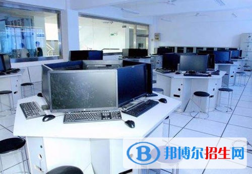 貴州2021年初中生女生讀什么計算機學校好