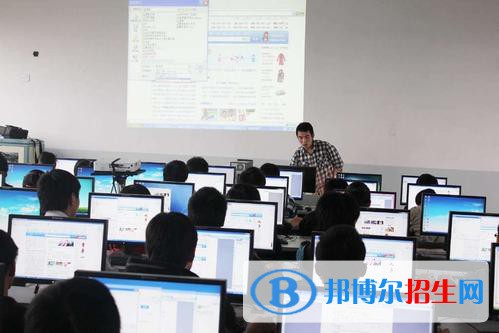 貴州2021年初中生報(bào)什么計(jì)算機(jī)學(xué)校最好