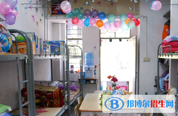 成都第十六中學2021年宿舍條件