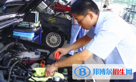 貴州2021年男生在汽修學(xué)校學(xué)什么好