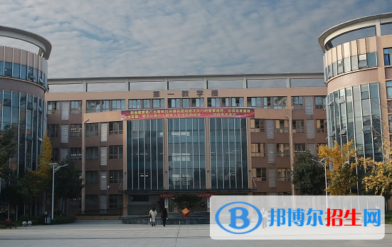 成都2021年上中專學(xué)?？梢钥即髮W(xué)嗎