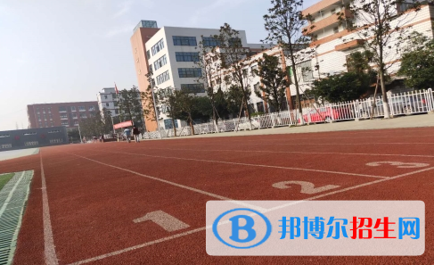 成都2021年上中專學校多少錢
