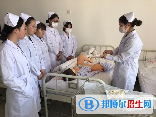 重慶2022年女生學什么護理學校好