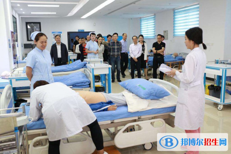 重慶2022年護(hù)理學(xué)校是中專(zhuān)還是大專(zhuān)