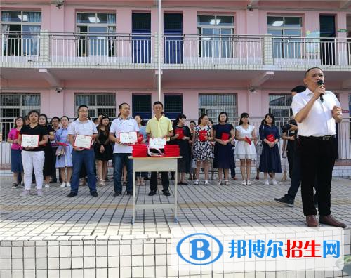 巴中市巴州區(qū)化成職業(yè)中學(xué)校2021年學(xué)費、收費多少