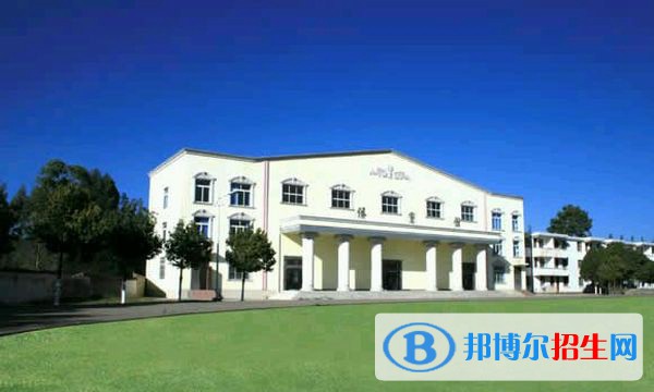 楚雄醫(yī)藥高等專科學(xué)校2021年報(bào)名條件、招生要求、招生對(duì)象