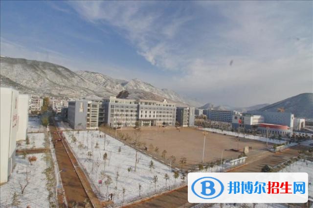 麗江師范高等?？茖W校五年制大專學校地址在哪里