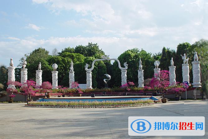 西雙版納職業(yè)技術(shù)學(xué)院五年制大專(zhuān)2021年招生辦聯(lián)系電話