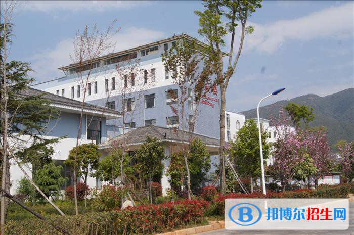 麗江師范高等?？茖W(xué)校五年制大專是幾專