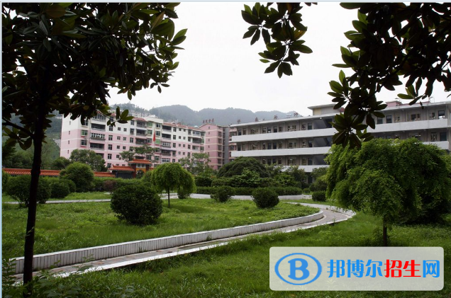 青島外事服務(wù)學(xué)校怎么樣、好不好