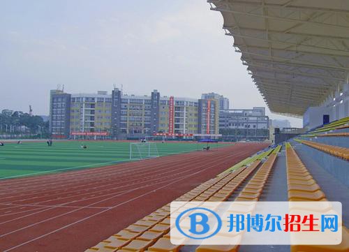 貴陽2021年大專學(xué)校有哪些有計(jì)算機(jī)學(xué)校?現(xiàn)在的大專學(xué)校是很多的，提供給同學(xué)們選擇的學(xué)校也是比較多的，只是有的同學(xué)專門要學(xué)習(xí)計(jì)算機(jī)是專業(yè)，這個就不是每個學(xué)校都會開設(shè)的了，所以，有的同學(xué)就開始來問小編，小編就來給同學(xué)們整理一下。  貴州裝備制造職業(yè)學(xué)院 貴州裝備制造職業(yè)學(xué)院是經(jīng)貴州省人民政府批準(zhǔn)，國家教育部備案，直屬貴州省教育廳的公辦全日制普通高等院校。學(xué)院位于貴陽市清鎮(zhèn)職教城風(fēng)景如畫的紅楓湖畔，毗鄰國家4A級景區(qū)時光貴州古鎮(zhèn)，占地面積500余畝，建筑面積21.5萬平方米。學(xué)院辦學(xué)層次為全日制普通高等職業(yè)專科教育，同時開展中等職業(yè)教育，并舉辦各類成人本專科教育，還面向社會開展職業(yè)技能培訓(xùn)和鑒定，設(shè)有國家第七十五職業(yè)技能鑒定站。  學(xué)院下設(shè)機(jī)械工程系、電氣自動化系、汽車工程系、建筑工程系、經(jīng)濟(jì)管理系、貴州省機(jī)械工業(yè)學(xué)校(中專部)、思政教學(xué)部、基礎(chǔ)教學(xué)部等八個教學(xué)單位，開設(shè)有數(shù)控技術(shù)、工業(yè)機(jī)器人技術(shù)、機(jī)械制造與自動化、物流管理、建筑工程技術(shù)、汽車制造與裝配技術(shù)、電梯工程技術(shù)、工業(yè)設(shè)計(jì)、會計(jì)等二十四個高職專業(yè)，其中有四個國家重點(diǎn)建設(shè)專業(yè)，擁有數(shù)  控、汽車兩個國家級實(shí)訓(xùn)基地。目前，有各類在校學(xué)生18000人。  貴州電子商務(wù)職業(yè)技術(shù)學(xué)院 貴州電子商務(wù)職業(yè)技術(shù)學(xué)院于2016年3月成立，是經(jīng)省人民政府批準(zhǔn)，教育部備案的省屬全日制普通高等學(xué)校，隸屬于貴州省商務(wù)廳。學(xué)院是在國家改革發(fā)展示范校、國家級重點(diǎn)中專--貴州省電子商務(wù)學(xué)校(原貴州省商業(yè)學(xué)校)的基礎(chǔ)上，與貴州省物資學(xué)校合并創(chuàng)建而來，辦學(xué)史可追溯到1947年。主要培養(yǎng)適應(yīng)經(jīng)濟(jì)社會發(fā)展需求的財(cái)經(jīng)、商貿(mào)、信息、藝術(shù)、服務(wù)類高端技術(shù)技能型人才。以高職(專科)教育為主，同時兼招中職學(xué)生。  學(xué)院現(xiàn)有清鎮(zhèn)、花果園、二戈寨三個校區(qū)，總占地面積471.15畝。目前下設(shè)7個系(部)，開辦有電子商務(wù)、大數(shù)據(jù)技術(shù)與應(yīng)用、物流管理、市場營銷、會計(jì)、室內(nèi)藝術(shù)設(shè)計(jì)、計(jì)算機(jī)網(wǎng)絡(luò)技術(shù)、網(wǎng)絡(luò)營銷、數(shù)字媒體藝術(shù)、財(cái)務(wù)管理、電子信息工程技術(shù)等33個專業(yè)，辦學(xué)規(guī)模達(dá)到10582人;現(xiàn)有教職工486人，專任教師304人,其中具有研究生學(xué)歷教師占專任教師總數(shù)20%，中高級教師占專任教師總數(shù)37%。學(xué)院建有財(cái)經(jīng)、商貿(mào)、旅游服務(wù)、文化藝術(shù)、信息技術(shù)、文教體育“六大”實(shí)訓(xùn)基地49個實(shí)訓(xùn)室，1個電子商務(wù)發(fā)展研究中心，設(shè)有“貴州省第32國家職業(yè)技能鑒定所”、“全國計(jì)算機(jī)高新技術(shù)考試站”、“全國電子商務(wù)師考點(diǎn)”，具備多種職業(yè)技能培訓(xùn)及鑒定資質(zhì)。學(xué)院是“全國電化教育先進(jìn)單位”“貴州省文明單位”“貴州省職業(yè)教育先進(jìn)單位”“貴州省職業(yè)技能鑒定先進(jìn)單位”，牽頭領(lǐng)辦有“貴州省商貿(mào)職教集團(tuán)”。  小編為同學(xué)們整理了兩個計(jì)算機(jī)學(xué)校，這兩個學(xué)校都是屬于比較理工科的學(xué)校，所以，計(jì)算機(jī)專業(yè)在學(xué)校來說還是算不錯的專業(yè)，不過計(jì)算機(jī)這個專業(yè)在學(xué)習(xí)難度上面還是有的，所以，同學(xué)們在選擇這個專業(yè)的時候還是需要認(rèn)真的對待的。