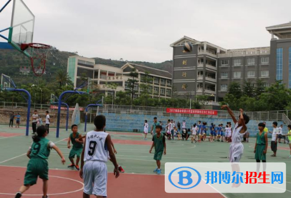 成都2021年男孩子中專學(xué)什么好