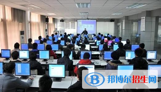 貴陽(yáng)2021年男生初中畢業(yè)上計(jì)算機(jī)學(xué)校