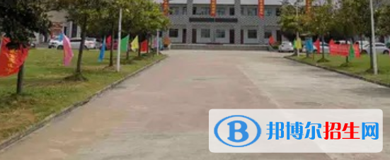 沒有初中畢業(yè)可以讀中專學校嗎