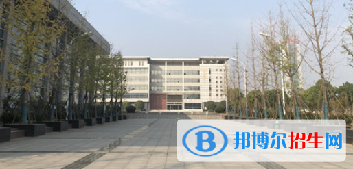 安徽汽車工業(yè)技師學(xué)院2021年學(xué)費、收費多少 