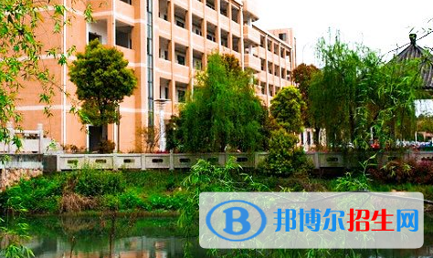 杭州2021年中專與?？频膮^(qū)別