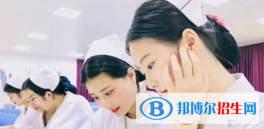 成都2021年讀護理學校一年要多少錢