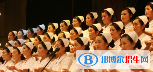 成都2021年女生上護理學校學什么好