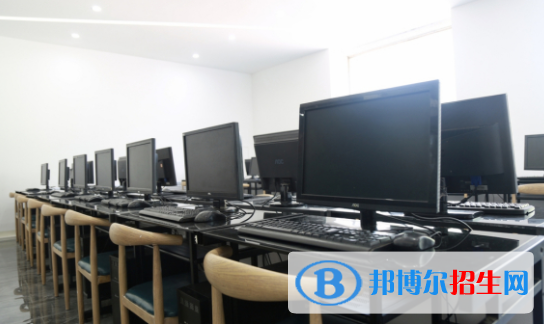 杭州2021年計(jì)算機(jī)學(xué)校有什么專業(yè)適合女生