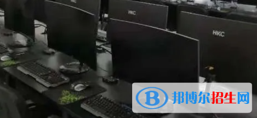 四川2021年計(jì)算機(jī)學(xué)校都有什么專業(yè)適合男生