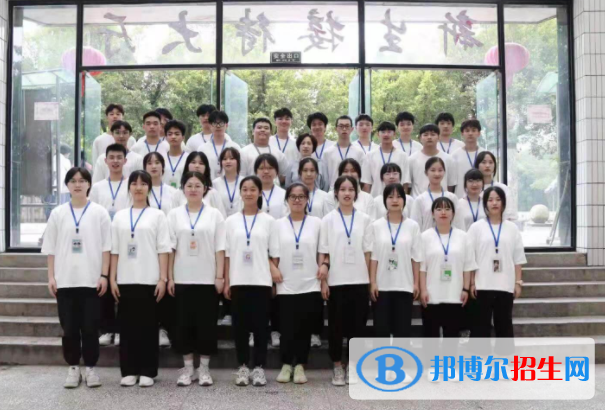 重慶人文藝術(shù)職業(yè)學(xué)校2022年學(xué)費(fèi)、收費(fèi)多少
